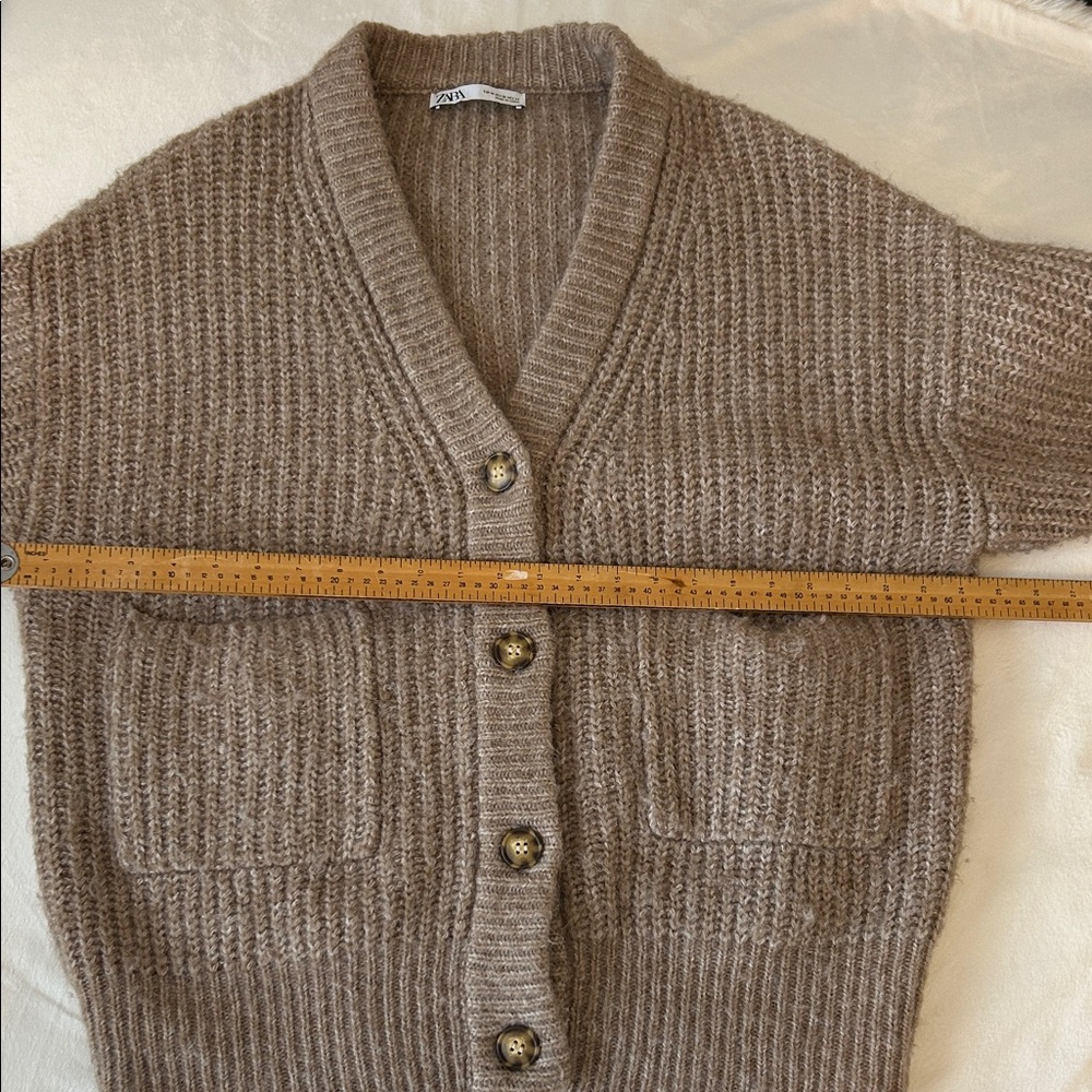Zara Oversized Taupe Ribbed V-Neck Cardigan + Bonus separate Faux fur shawl - Picture 7 of 14